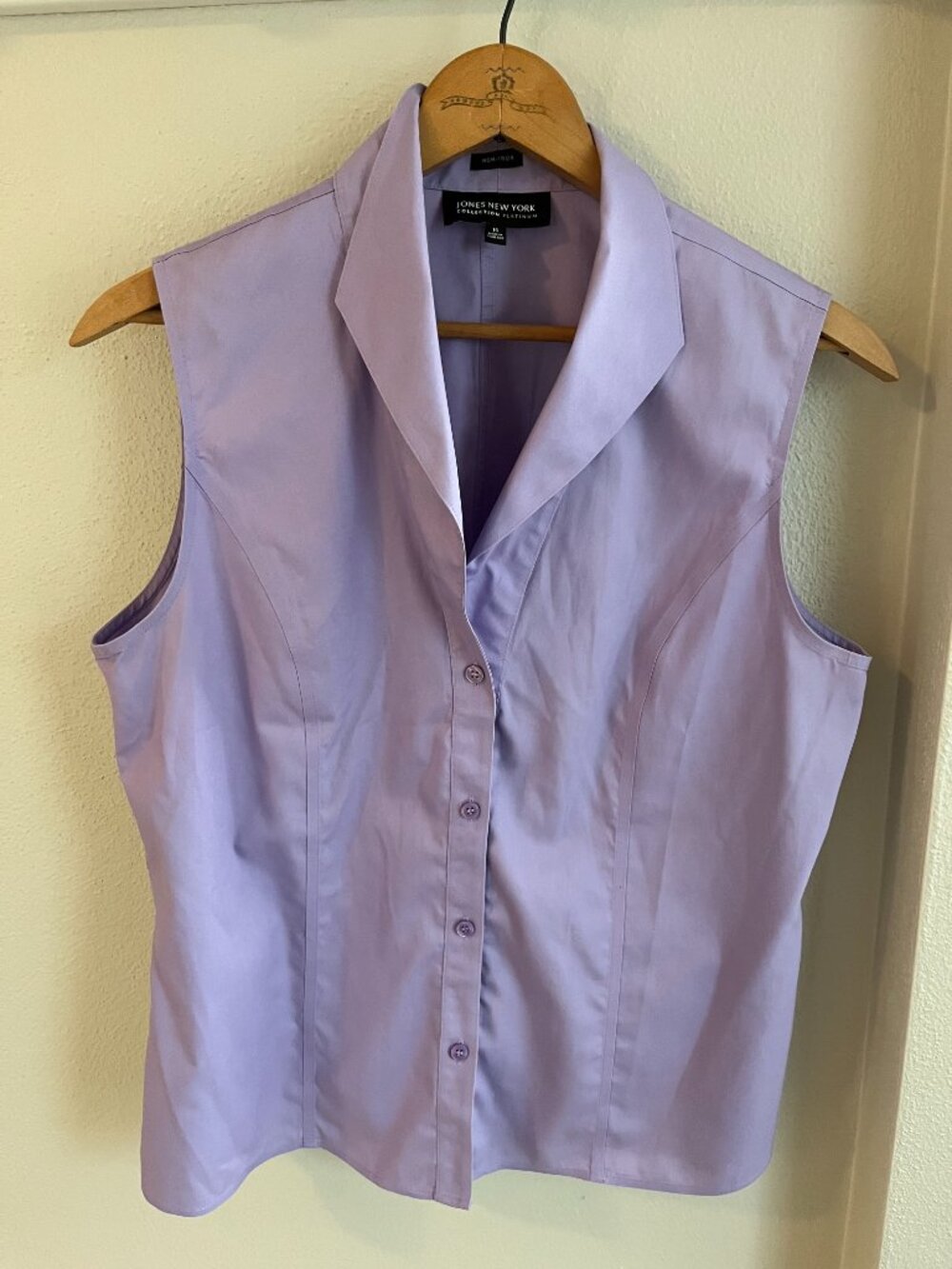 Jones New York 100% Cotton Sleeveless Collared Button Front Blouse in Lilac